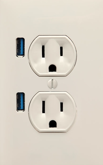 不用充電器也能隨時(shí)用插座為iPhone充電