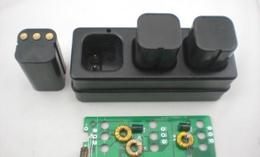 電池雙通道輸入線(xiàn)性充電器MAX8844Z/MAX8844Y