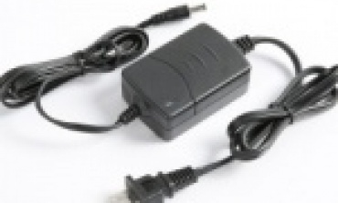 手搖式USB充電器，48小時可充滿一部手機(jī)