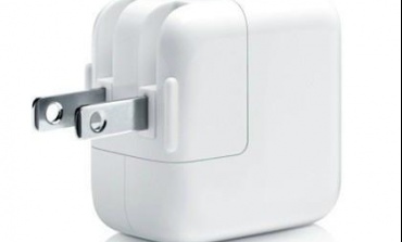 Apple Battery Charger（蘋果首款設計充電器）